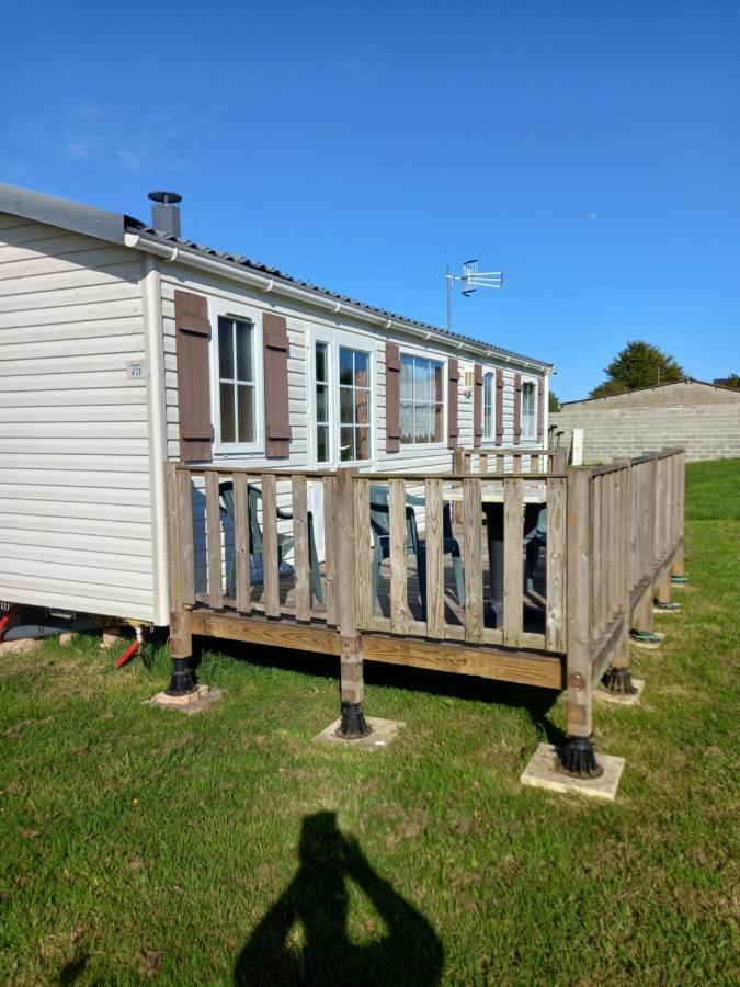 mobilhome nature Saint-Laurent-sur-Mer Exterior foto